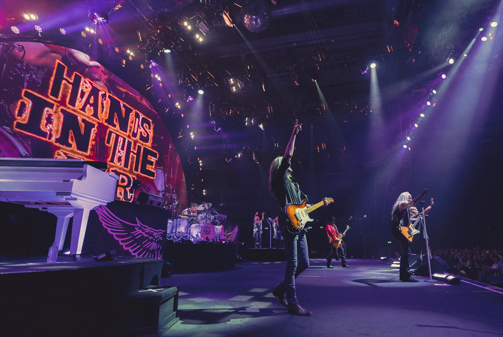 Lynyrd Skynyrd - Hands in the air!